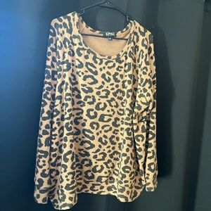 Womens XXL cheetah sweater. Worn 1x in perfect condition